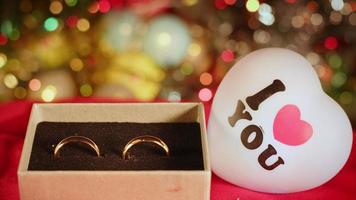 Valentinstag Geschenkbox und Ehering video