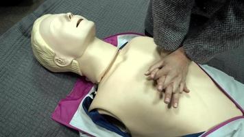 Rates of first aid from the Red Cross - chest compressions On A Mannequin