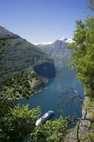 crucero en el fiordo de geiranger en noruega foto