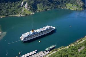 crucero en el fiordo de geiranger en noruega foto