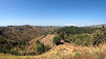 gezichtspunt op weg om huai ton, bo kluea district, nan provincie te verbieden video