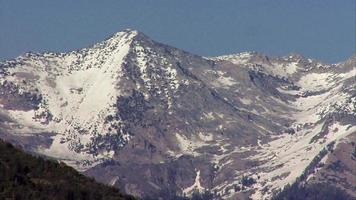 A snow covered mountain peak in California video