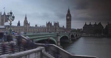 LONDON, UK, Traffic cars and pedestrians with Big Ben, time lapse video