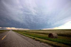 pradera nubes de tormenta foto