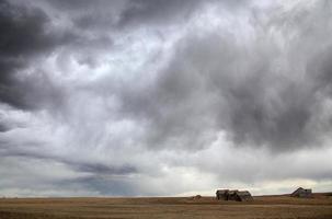 pradera nubes de tormenta foto