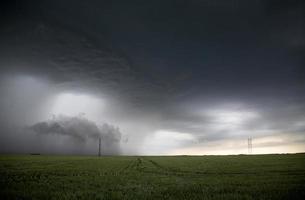 pradera nubes de tormenta foto