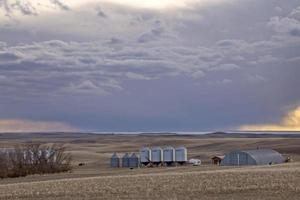 pradera nubes de tormenta foto