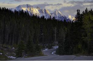 montañas rocosas invierno otoño foto