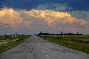 pradera nubes de tormenta foto