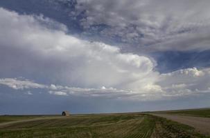 pradera nubes de tormenta foto