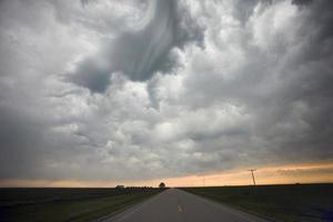 pradera nubes de tormenta foto