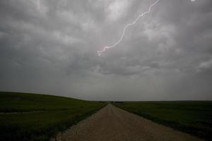 pradera nubes de tormenta foto