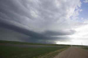 pradera nubes de tormenta foto