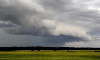 pradera nubes de tormenta canadá foto