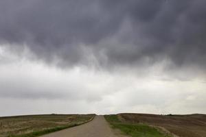 pradera nubes de tormenta foto