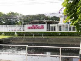 noticias diarias bangkoktailandia10 de agosto de 2018 el periódico se vende en tailandia durante mucho tiempo. la imprenta está ubicada en vibhavadi rangsit road. el 10 de agosto de 2018 en Tailandia. foto