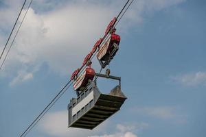 teleférico para el transporte de materiales de construcción foto