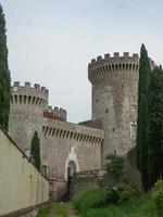 Roccapia ruins in Italy photo