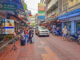 coloridas calles comerciales típicas de la ciudad de china yaowarat road bangkok, tailandia. foto