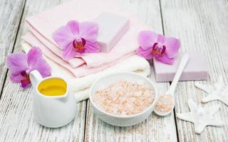 concepto de spa con orquídeas rosas foto