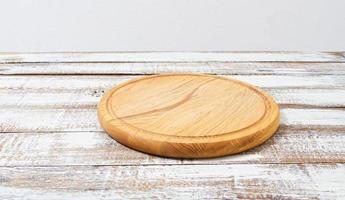 empty pizza desk on wooden desk on gray background photo