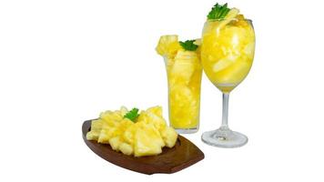 conjunto de servicio de piña, bebidas y rodajas foto