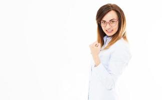 mujer de negocios de sonrisa coreana feliz de pie sobre fondo blanco. concepto de éxito foto