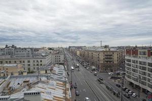 vista de st. petersburgo, tejados y calles en un día de verano. foto