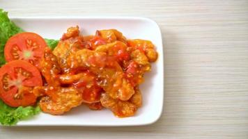 Fried fish topped with 3 flavors chili sauce video