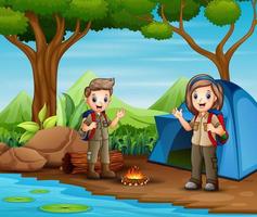 exploradores de niños y niñas de dibujos animados en el campamento vector