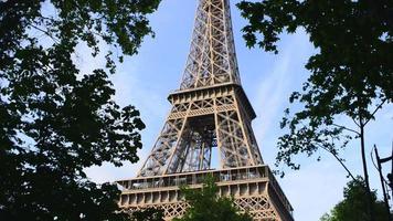 francia, torre eiffel di parigi la sera - panorama verticale