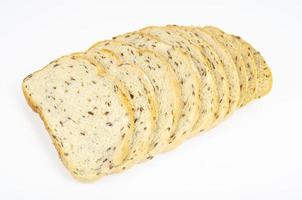 rebanadas de pan de trigo con semillas de lino y alcaravea. foto de estudio