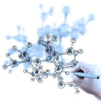 La mano del médico científico dibuja una estructura molecular virtual en el laboratorio. foto
