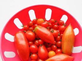 verduras de tomate en un tazón foto