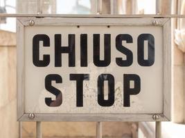 chiuso stop cartel cerrado foto