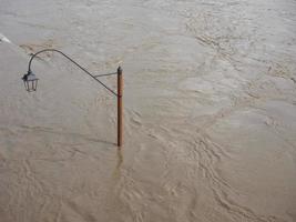 inundación del río po en turín foto