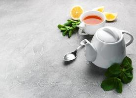 té con limón y menta foto