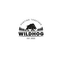 silueta del logotipo del cazador de cerdos salvajes en el bosque de pinos vector