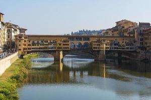 casas en florencia cerca de ponte vecchio en octubre de 2018. foto