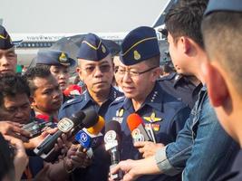 real fuerza aérea tailandesa don muang bangkok tailandia12 de enero de 2019comandante aéreo jefe de aire mariscal chaiyapruek dissayarin entrevistando a los medios de comunicación en el día inaugural del evento del día nacional del niño. foto