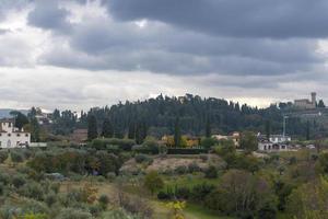 hermoso paisaje desde arriba, un panorama de la vista histórica de florencia desde el punto de los jardines de boboli. foto