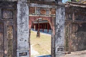 entrada al palacio imperial en hue, vietnam. Patrimonio Mundial de la UNESCO. foto