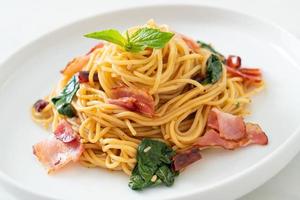 Stir-Fried Spaghetti With Dried Chili And Bacon photo