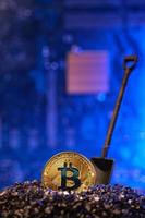 minería de moneda criptográfica bitcoin en placa de circuito.dinero virtual.tecnología de cadena de bloques.concepto de minería
