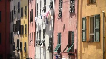 arquitetura típica de genoa genova itália - edifícios coloridos video
