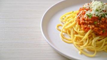 spaghetti bolognese pork or spaghetti with minced pork tomato sauce - Italian food style video
