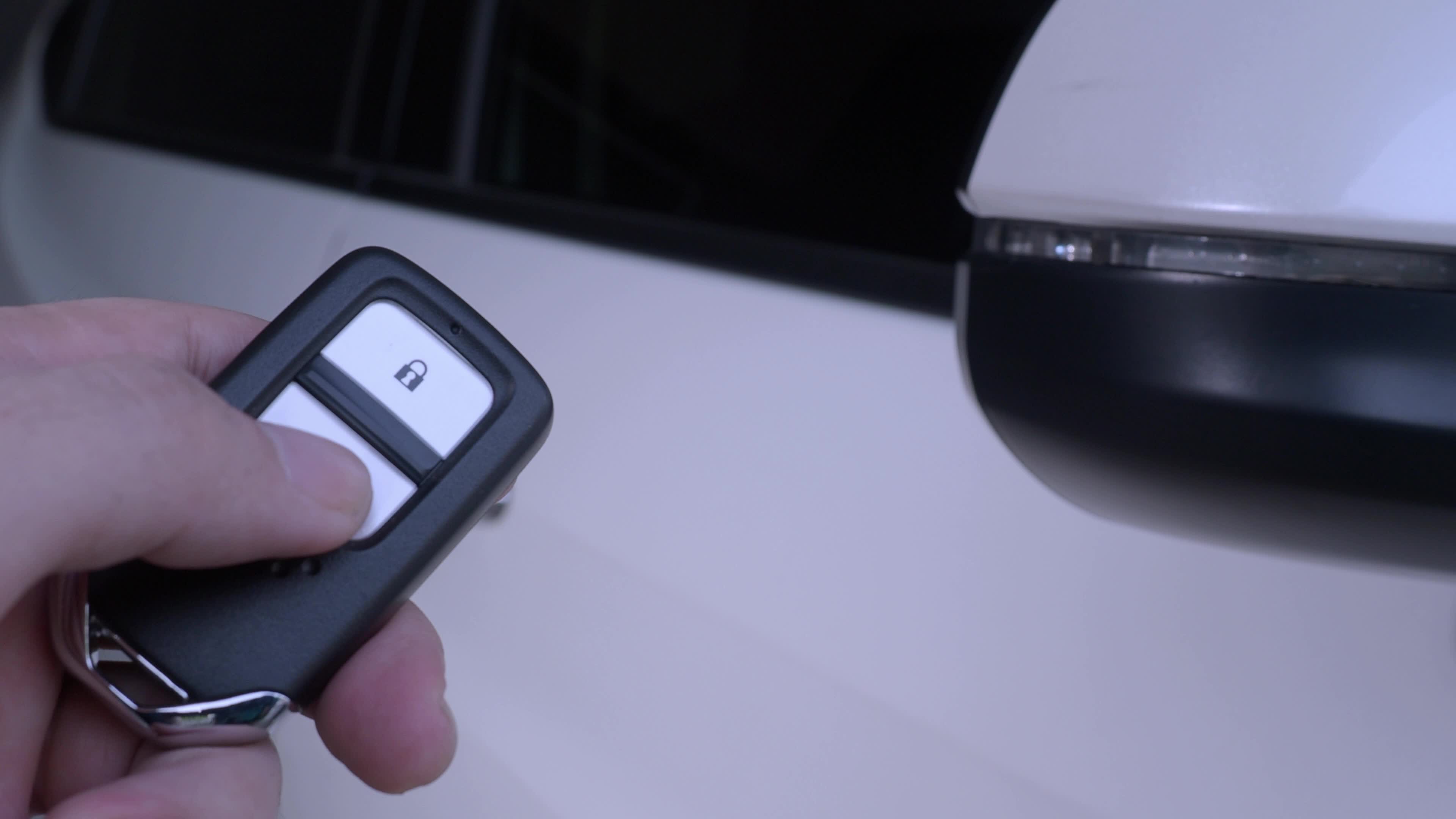 how to turn on car with key remote