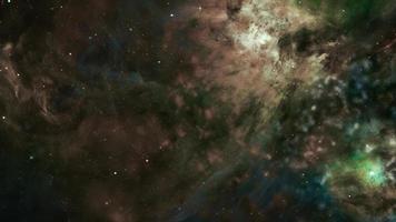 viajando a través de campos de estrellas en el espacio a una galaxia distante. video