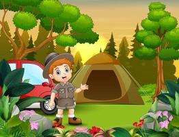 campamento de verano con los niños exploradores y el auto rojo. vector