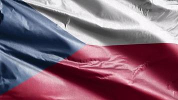 tjeckiska republikens textilflagga långsamt viftande på vindslingan. tjeckiska republikens banderoll svajar smidigt på vinden. tyg textilvävnad. full fyllning bakgrund. 20 sekunders loop. video